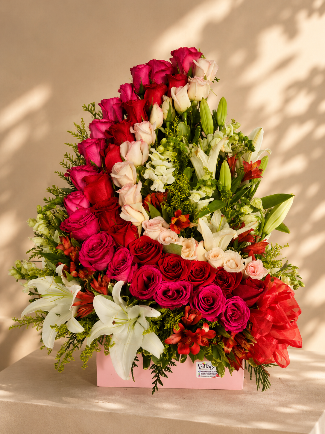 Centro de mesa elegante con orquídeas y rosas - Floristería Villagar